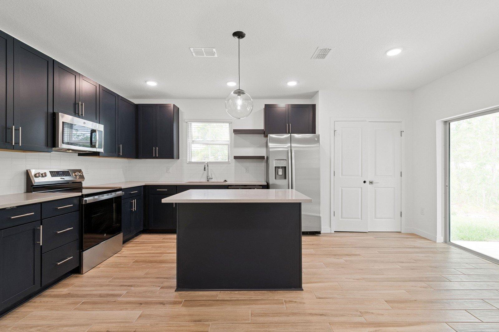 Kitchen with sleek pendant lighting