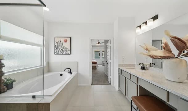 Knoll Court Frances Primary bath