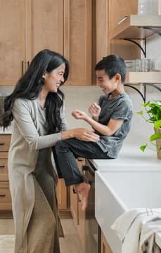 149204 Elevon Frankfurt Mother and Son Playing Farmhouse Palette 6 Level 1 USP Crop