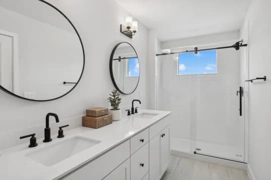 Salerno Reserve Townhomes Arabella II Primary Bath Farmhouse Level