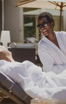 143183 USP Crop lounging by pool