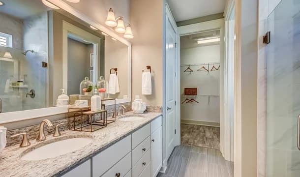 Four Seasons at Lakes of Cane Bay Athens Owner s Bath